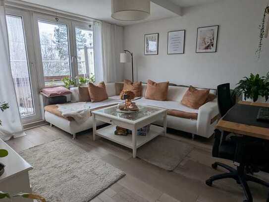 Wunderschöne, gut geschnittene 3-Zimmer-DG-Wohnung mit Terrasse + Garage