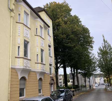 Attraktive, helle 4-Raum-Altbauwohnung mit ruhigem Balkon in Siegen-City