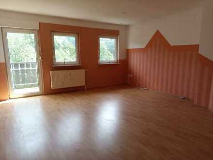 Ansprechende 3-Raum-DG-Wohnung mit EBK und Balkon in Steinau an der Straße Ortsteil Ürzell