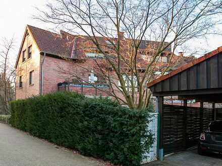 Nur 3 Wohneinheiten! Moderne, schicke Maisonette-ETW mit Balkon und Carport mit 2 Stellplätzen!