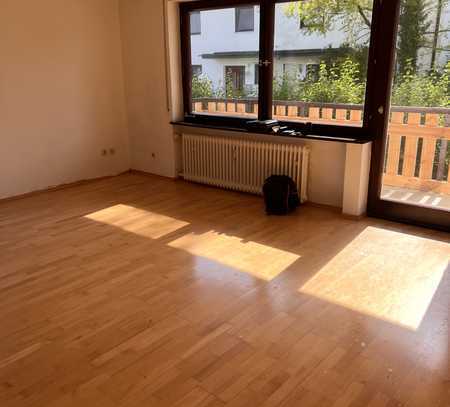 Gut geschnittene 3-Zimmer-Wohnung mit Balkon in Kirchheim bei München