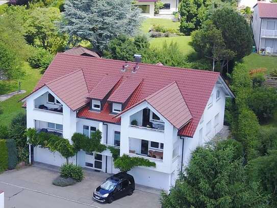 ab sofort sonnige, modernis.3-Zi-DG Whn. Balkon, Aussichtsl., neuw. EBK, Garage 2 Stellpl.