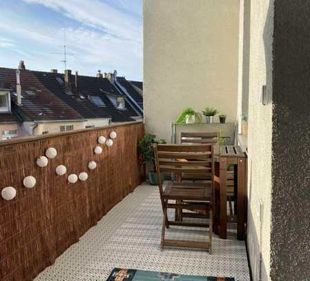 *ANFRAGESTOPP!!* Helle 3-Zimmer Wohnung mit EBK und großem Balkon in Pempelfort