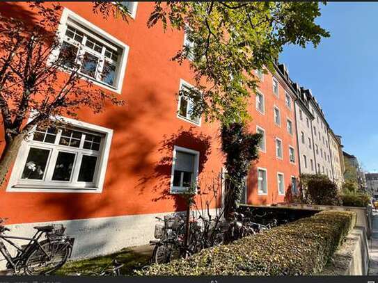 3-Zimmer Altbau-Wohnung im Herzen Schwabings