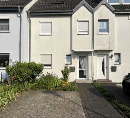 Reihenmittelhaus mit Garten, Stellplatz und Garage