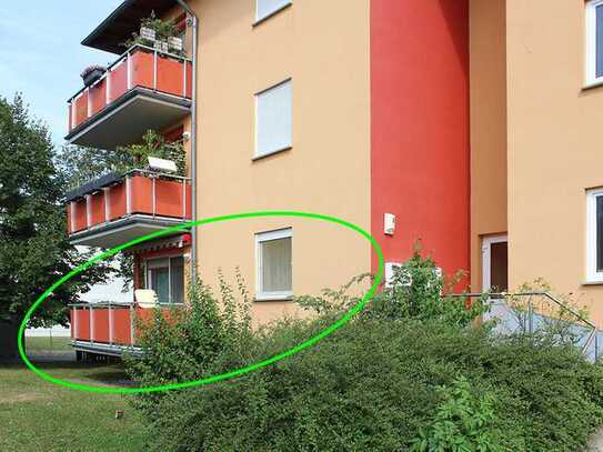 bezugsfreie 3-Raum-Erdgeschosswohnung mit Eckbalkon und Garage