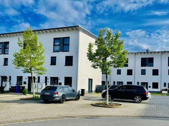 Wunderschönes Reihenendhaus mit Dachterrasse und zwei PKW-Stellplätzen in naturnaher Lage Riedstadt