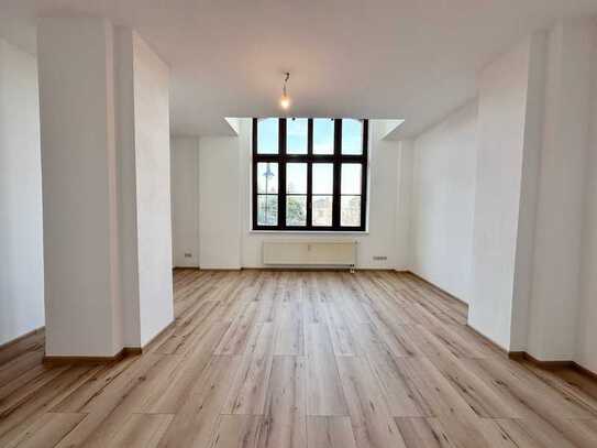 1 Raum Wohnung mit traumhaft schönen Ausblick an der Landeskrone!