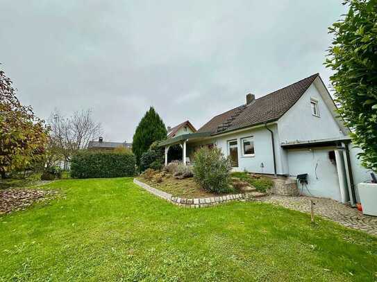 Formaldehyd belastetes, freistehendes Einfamilienhaus mit Garage und Stellplatz