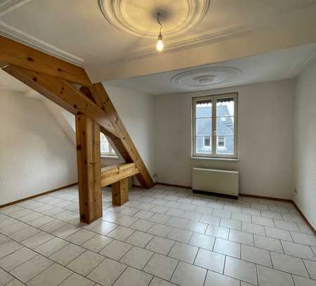 Renovierte 2 Zimmer Wohnung im charmanten Altbau