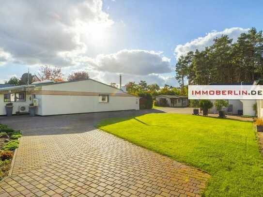 IMMOBERLIN.DE - Herrlicher Bungalow mit Sonnengarten & Nebengebäuden in idyllischer Waldrandlage