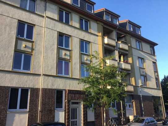 Helle 2 Zimmer Wohnung mit Balkon in zentraler Lage