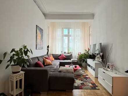 AUßERGEWÖHLICHE ALTBAU WOHNUNG - IN DÜSSELDORF