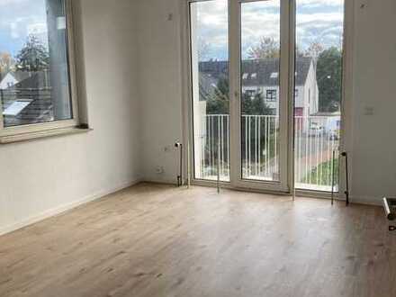 frisch saniert: 2 Zimmer Wohnung mit Balkon+Garage in ruhiger Lage!