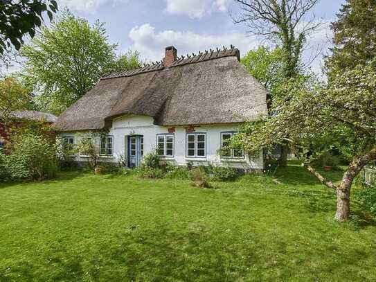 Charmantes Angeliter Landhaus unter Reet, malerisch zwischen Feldern gelegen