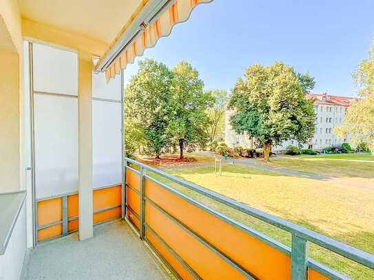 Erstbezug nach Sanierung* 4-RW* moderne EBK* Süd-West-Balkon* Bad mit Badewanne* Blick ins Grüne*