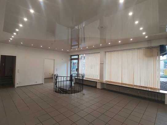 *Büro/Laden* Gewerbeeinheit mit großen Schaufenstern und Lagermöglichkeit (ca. 40 m²) im UG