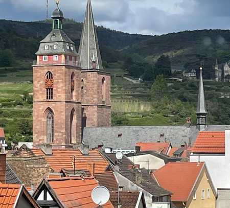 Erstbezug nach Sanierung und Einbauküche: Stilvolle 5-Zimmer-DG-Wohnung mit lux. Innenausstattung