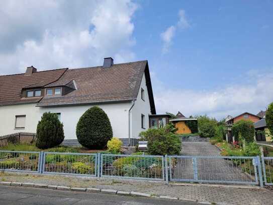 Einfamilienhaus als DHH mit Wintergarten, Kaminofen und Garage in idyllisch ruhiger Lage Rodewisch