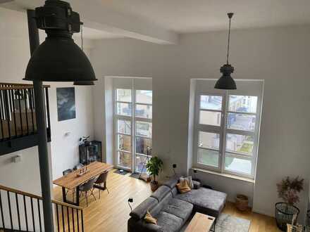 Neuwertige, Gehobene 3,5 -Zimmer-Loft-Wohnung mit Balkon und Einbauküche