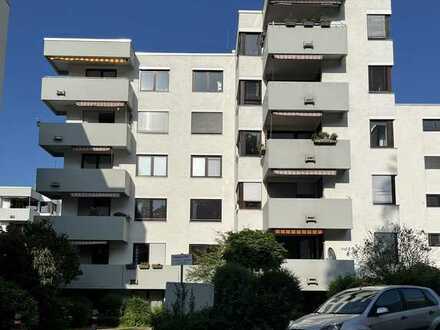 Neuwertige 4,5-Raum-Wohnung mit 2 Balkone und Einbauküche in Stuttgart-Süd