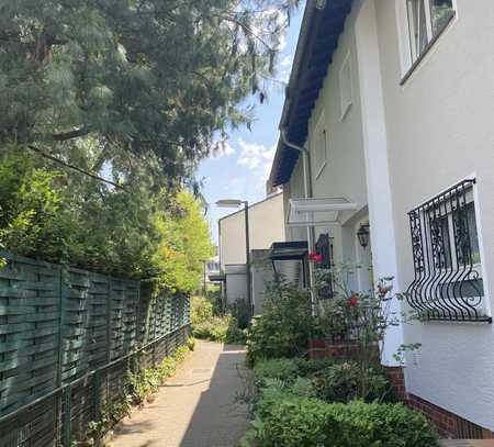 Quiet row house with a 300 sqm garden in Frankfurt Nord- maximum 5 year for rent