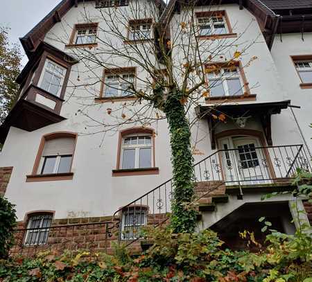 Helle Wohnung 1.OG in Jugendstil- Altbau, ruhige Lage in Saarbrücken