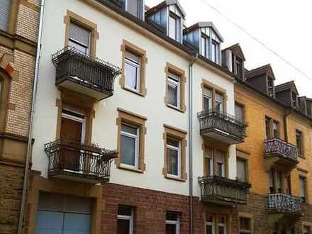 Schöne zentrale 2-Zi-Wohnung in saniertem Altbau