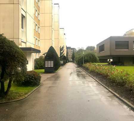 Günstige, modernisierte 3-Zimmer-Edgeschosswohnung mit Balkon in Germering