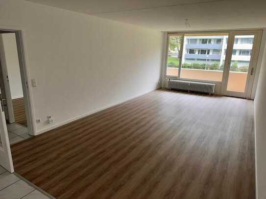 Exklusive, vollständig renovierte 2-Raum-Wohnung mit Balkon in Freiburg / Bitte Text lesen!