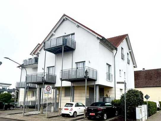 Traumwohnung in Top-Lage mit großzügigem Schnitt, Balkon und zwei Stellplätze.