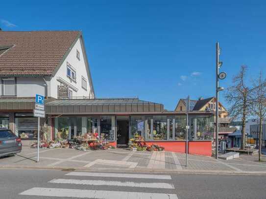 Schöne Verkaufsfläche mit großer Schaufensterfront