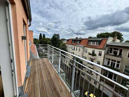 VIEWING TODAY: NEW ROOFTOP APARTMENT WITH FITTED KITCHEN AND TERRACE - 150 METERS TO THE SPREE!