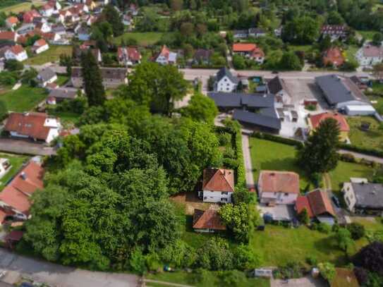 Rarität! Historische Villa & Remise auf fast 3000 qm Grund mit attraktivem Baurecht