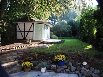 Erdgeschosswohnung mit Garten & Garage