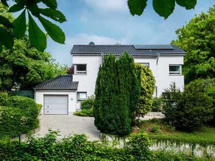 Einzigartiges Architektenhaus mit nicht einsehbaren Garten, Saunahaus und Garage
