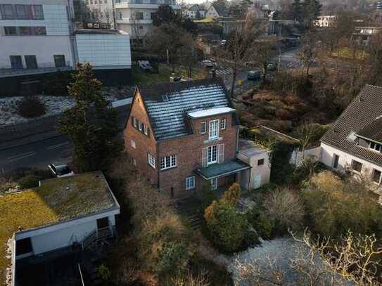 Poppelsdorfer Top-Höhenlage: Rohdiamant mit Blick über Bonn sowie mit parkähnlichem Grundstück