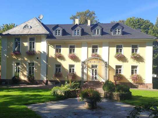 Historische Park-Hotel-Anlage im Villenstil im nordhessischen Bergland