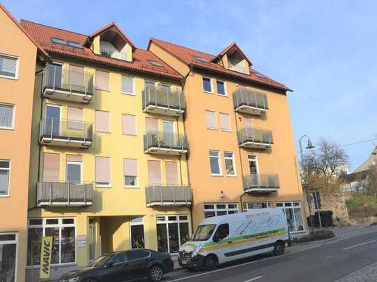 Schöne 3-Zimmer Dachgeschosswohnung mit Balkon und PKW-Stellplatz im Hof