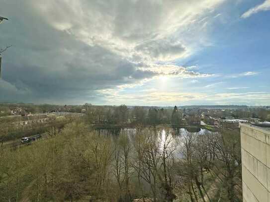 Reinfeld - freie 2-Zimmer-Wohnung im 8.Stock und tollem Blick auf den Neuhöfer Teich in Zentrumslage