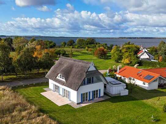 Modernes Ferienhaus direkt am Wasser – Erstbezug