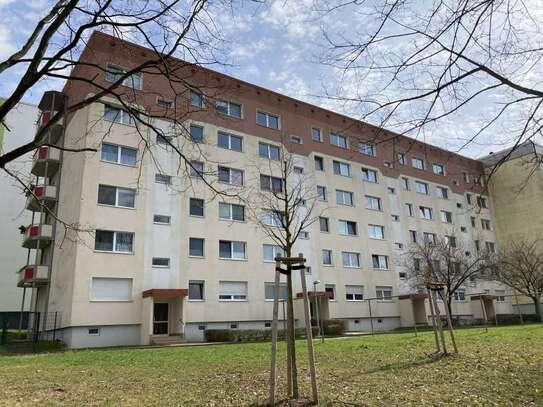 4 Zimmer Wohnung mit Balkon