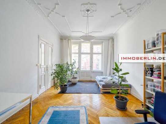 IMMOBERLIN.DE - Schöne Lage! Großzügige Stuck-Altbauwohnung mit ruhiger Loggia