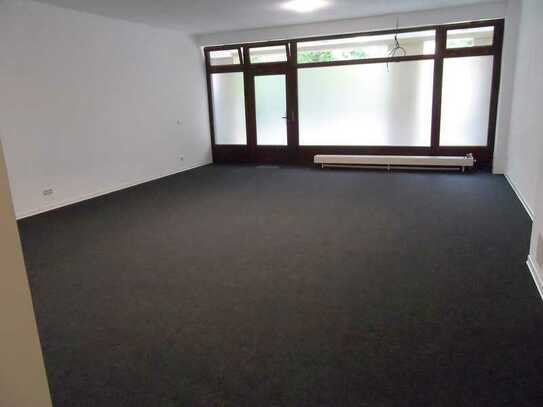 Büro­/Ladenlokal/Praxis 67 m² | WC/Küche in LEV-­Lützenkirchen