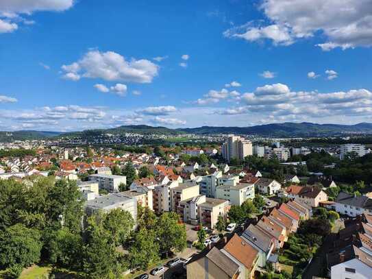 Renovierte Penthouse-Wohnung in Weinheim-West! Entspanntes Wohnen mit Weitblick