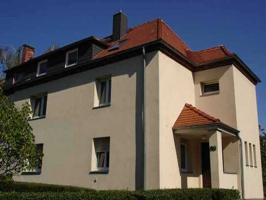 Gepflegte DG-Wohnung mit einem Zimmer und EBK in Leipzig