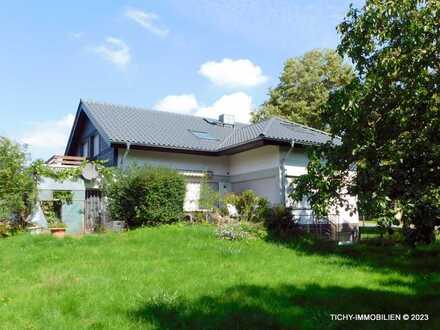 Geräumiges Familienhaus, teilsaniert als Mehrgenerationenhaus.