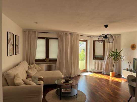 Helle und gepflegte 2-Zimmer-Wohnung mit Balkon und Garage in Neuenbürg Buchberg