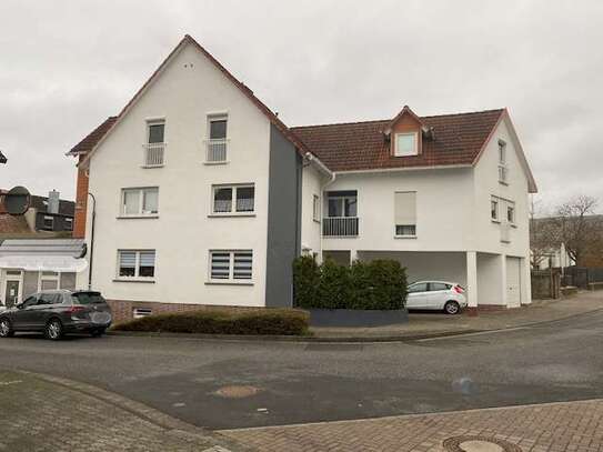 Schöne 1 Zimmer- Dachgeschosswohnung in zentraler Lage von Ober-Rosbach!