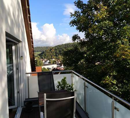 Möblierte 2-Zimmer-DG mit Balkon und EBK in Blaustein